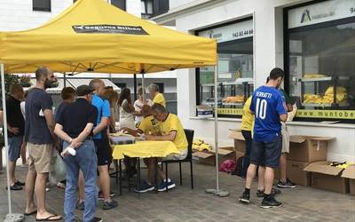 Bazkideek OAEko kamisetak hartzeko aukera dute gaur 13:00ak bitartean