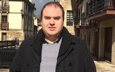Lander Domingez (Antzuolako Mairuaren Alardeko buruzagia): "Euskal Herriko historiaren pasarte batzuk ezagutzeko aukera ona da Alardea ikustea"
