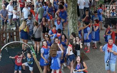 Suziria piztuta eman diote hasiera Luiaondon festaz betetako asteburuari