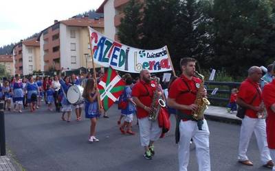 "Hainbat bilera egin ditugu herritar eta talde kulturalekin Luiaondoko jaiak antolatzeko"