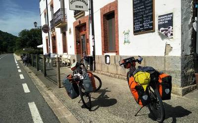 ‘Encuentros’ zikloturisten martxa  gure eskualdea zeharkatzen ari da