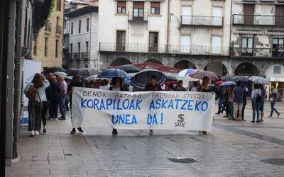 Euskal presoen eskubideak aldarrikatu dituzte, 'Korapiloak askatzeko unea da' lelo hartuta