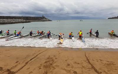 Ia 40 kayak ontzik jokatu dute Zumaia-Sakoneta-Zumaia proba
