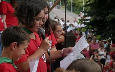 Zuria eta gorria baino koloretsuagoak izan dira Aretako jaiak