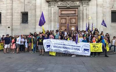 [UDARIKLIK] Errefuxiatuen karabana, "migrazio politika eta atzerritarren legea aldatzeko" beharraren isla