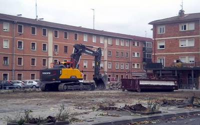 Makinak Zumalakarregi plazan lanean