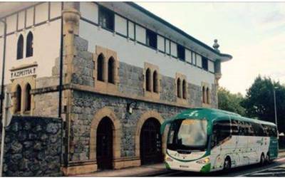 Saihesbideko behin-behineko geltokia erabiliko dute gaur ere autobusek