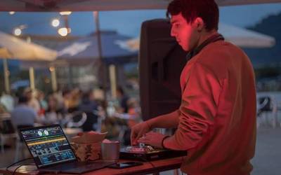 Irudietan: Moda, diseinua eta musika ardatz izan ditu Mola Market azokak