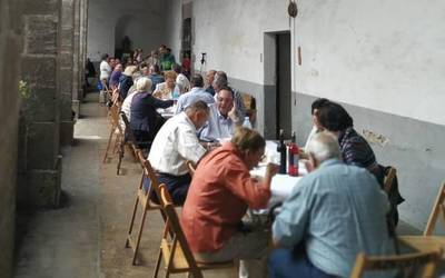 Santa Klara eguna ospatu dute hainbat lagunek