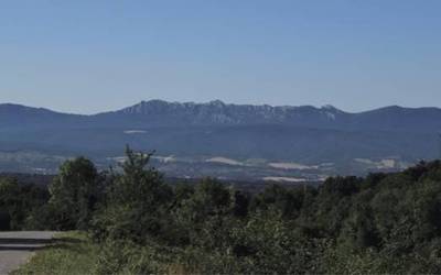Ahizpen artean mundu bat