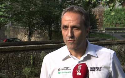 Euskadi-Murias taldeak Espainiako Vueltarako zortzikoa aurkeztu du