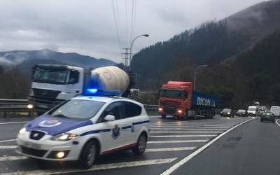 Pertsona bat atxilotu du Ertzaintzak lapurtutako motozikleta bat gidatzeagatik