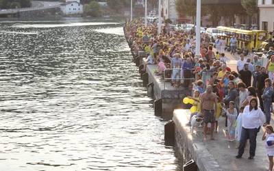 Kaietan haurrei bainatzea debekatu?
