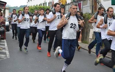 Joseba Larralde beratarrak eta Amaia Saint Martin saratarrak irabazi dute Sarako Kontrabandisten Lasterketa