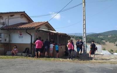 Mendi ibilaldia egin dute bosgarrenez, Soxoko jaien baitan