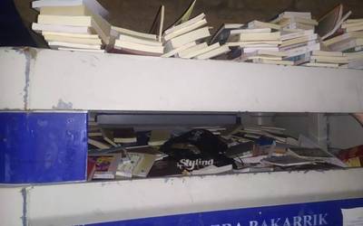 Zanbranako liburutegia itxi eta liburuak edukiontzira bota dituztela salatu du EAJk