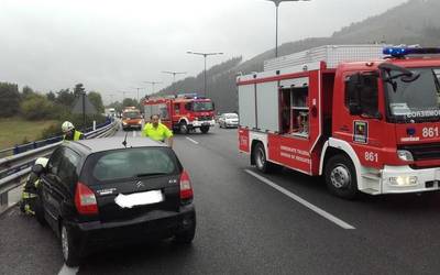 AP68 bidesarian ezbeharra izan du auto batek