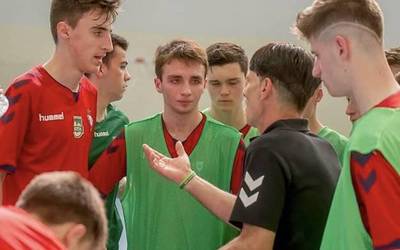 Futsalsakana Areto Futbol Eskola sortu nahi dute Arbizun