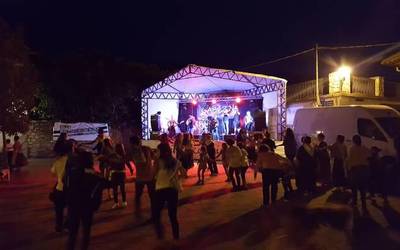 Arratsaldean hasiko dira festak