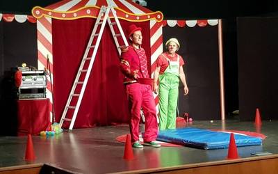 'Burutik jota', Trokolo teatro taldearen zirku emanaldi zoroa