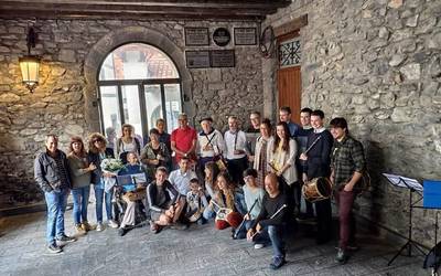 Leitzarrek omenaldi ederra eskaini diote Jabier Eskubiri