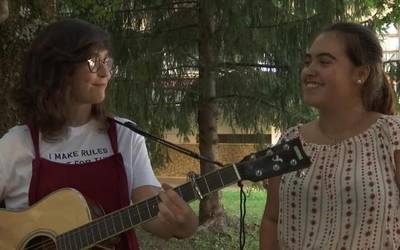 Leima: musika bidelagun duen bikotea
