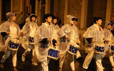 Gogor astindu dituzte danbor eta barrikak Bergaran