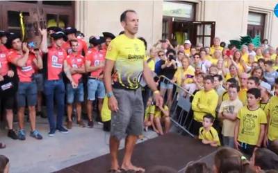 Bideoa: Ibon Arruti kantuan eta Jon Salsamendi 'Agurra' dantzatzen
