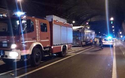 Belateko tuneletako bat itxita dago kamioi batek barruan su hartu ostean