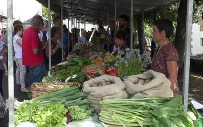 25 urte bete ditu Zeraingo Azoka Ekologikoak beste ekoizpen eta kontsumo eredu bat sustatuz