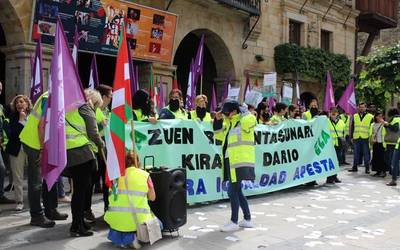 Elorrioko Udalak garbitzaileen lan baldintzak hobetzea eta %6,27ko igoera egitea proposatu du, besteak beste