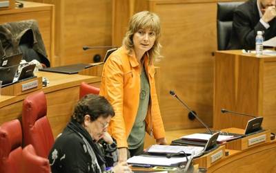 Euskara eztabaida politikotik ateratzeko asmoa erakutsi du Ana Ollok