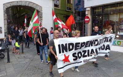 Borrokari lotzeko deia egin dute Gudari Egunean