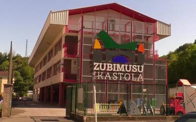 Zubimusu ikastolan lanean dabiltza 2020ko Kilometroak festa antolatzeko