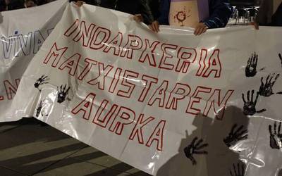 Lau gizon atxilotu dituzte asteburuan genero indakeriagatik