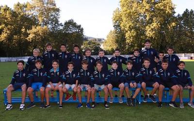 Futbolaren familia mahoneroak aurkeztu ditu talde guztiak