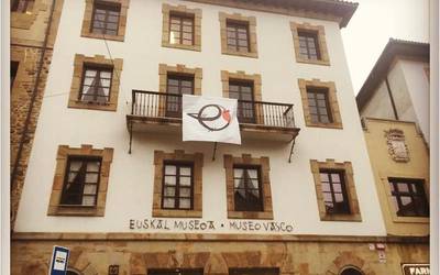 Zabalik da 'Euskaldunak Kalifornian' erakusketa Euskal Museoan