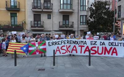 Kataluniako agintari subiranisten aurkako epaia salatzeko elkarretaratzeak