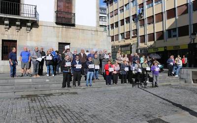 Pentsiodunak plazan bildu dira "pentsio duinak" eskatzeko