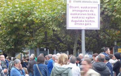 Bi hanketako birika hiztunei aitortza
