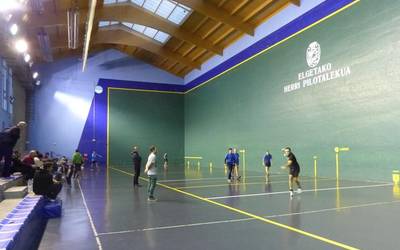 Pilota txapelketako hiru norgehiagoka jokatu ziren barikuan