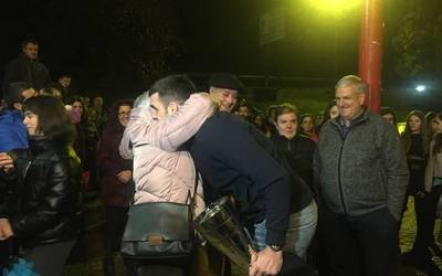 Joseba Ezkurdiari Arbizun egindako ongi etorria, argazkitan