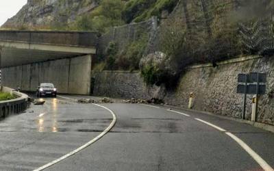 Zabaldu dute errei bat Zumaia eta Getaria arteko errepidean