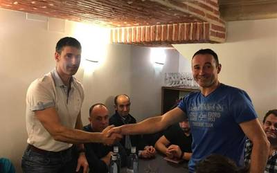 Aizperrok eta Peñagarikanok apustua Azpeitiko zezen plazan jokatzea erabaki dute
