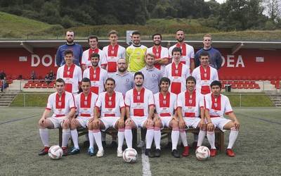Helduen bi talderekin berriz zelaira Doneztebe Futbol Taldea