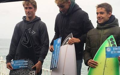 Yeregi eta Gonzalez Etxabarri bigarren sailkatu dira Mundakako Euskal Surf Proban; hirugarren izan da Izaga