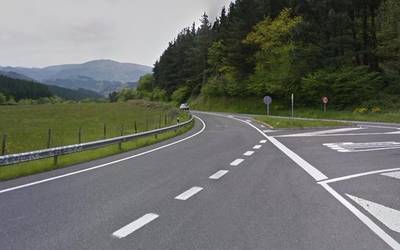 Auto batek istripua izan du Kanpanzarretik Arrasatera bidean