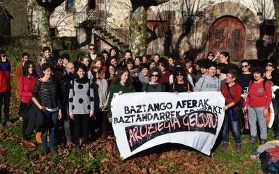 Elikadura burujabetza, feminismoa eta defentsa hizketagai izan dituzte igandean Baztanen