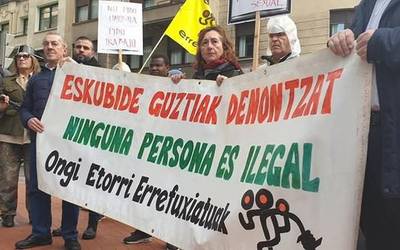Ongi Etorri Errefuxiatuakek inor ez dela ilegala aldarrikatu du Migratzaileen Nazioarteko Egunean