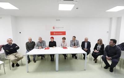 Gobernuak eta medikuen sindikatuak akordioa sinatu dute